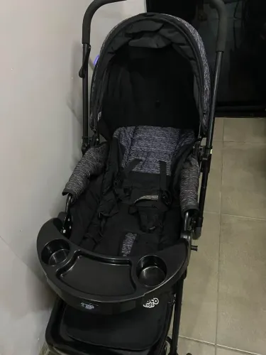 Vendo carrinho de bebê em excelente estado