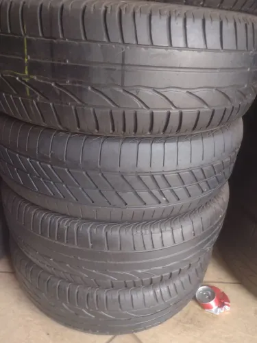 Vende-se 4 pneus usados 195/65-15