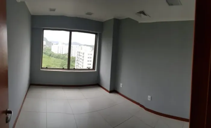  BARRA DA TIJUCA - CONDOMÍNIO VISION - EXCELENTE SALA COMERCIAL