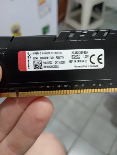 Memória HyperX Fury DDR4 com 4GB e 3200MHz.