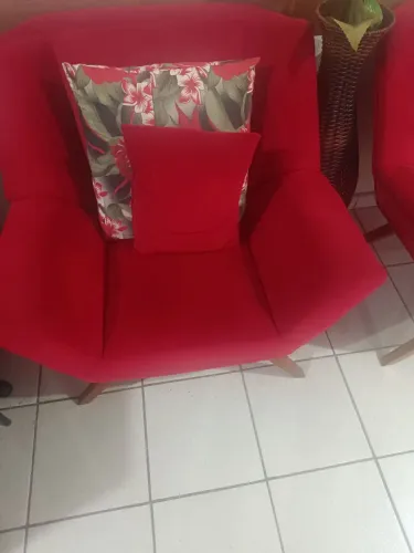 Vendo duas poltronas vermelha mandada fazer semi nova