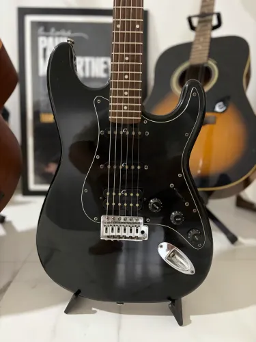 Guitarra Rocky by Condor Stratocaster HSS - Excelente Estado