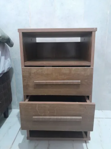 Vendo 2 criado mudo com 2 gavetas 150.00cada um .awsap 48. * 