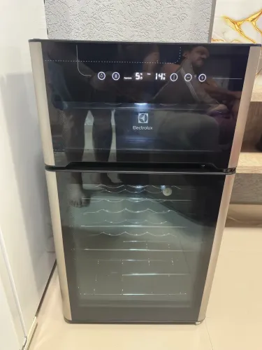 Adega Electrolux Dual-Zone com Compressor
