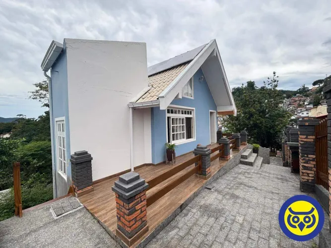 Casa com 02 dormitórios e Vista Mar na Agronômica