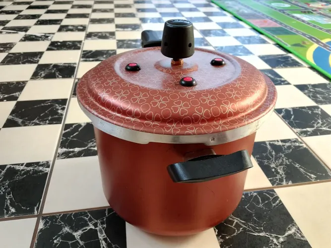 Panela de pressão anti aderente 