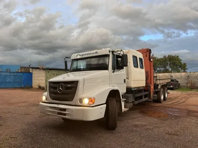 Mercedes Benz Atron 2324 com Munck e Cabine Suplementar