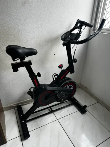 Bicicleta ergométrica roda 13kg - suporta 150kg