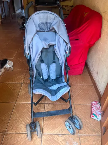 Vendo carrinho de bebê