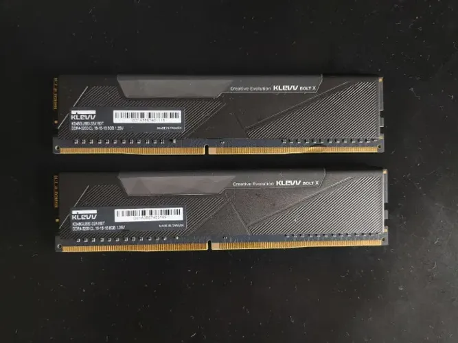 Kit Memória RAM KLEVV BOLT X 16GB (2x8GB) DDR4 3200MHz CL16