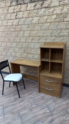 Entrego: Mesa para Computador e Estudos com cadeira inclusa em madeira com gavetas 