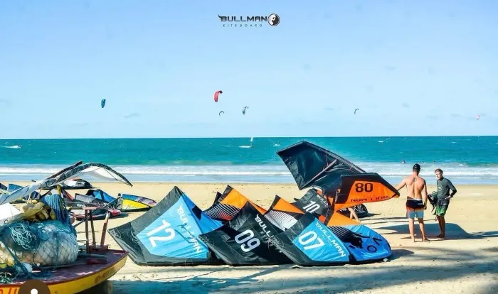 Vendo kites (pipas) semi novas , em ótimo estado! Perfeita para seu velejo