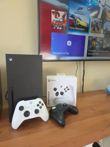 Vendo Xbox Series X tb seminovo 2 controle e nota fiscal