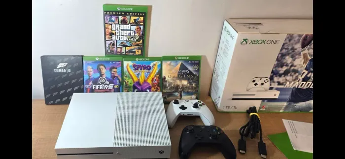 XBOX One S Na Caixa MADDEN NFL 2 Controles 5 Jogos
