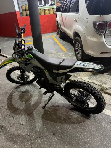 Moto tornado trilha