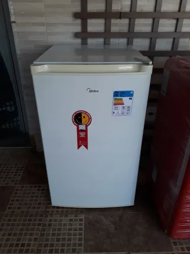 Frigobar midea grande espaçoso 124 litros 220V