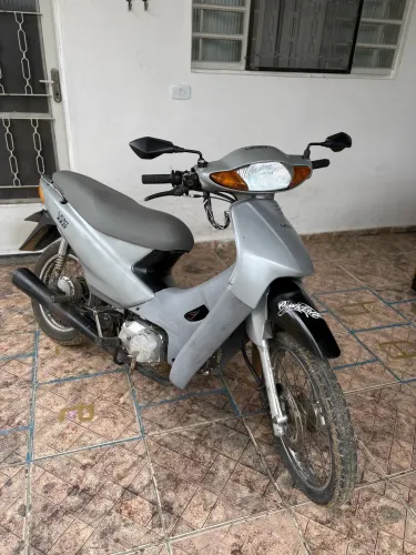 Lifan110 funcionando perfeitamente tem documento mais tá vencido quero 4000$ nela 