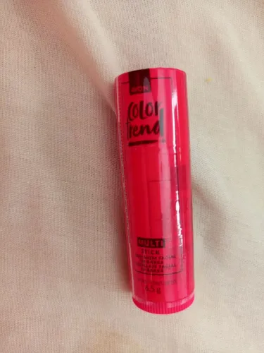 Perfumes, batons da marca Avon