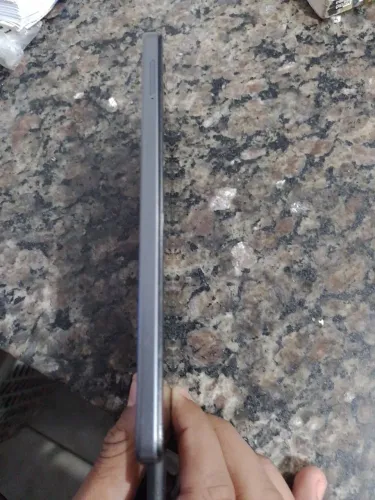 Celular Moto G24 Ótimo telefone com bom aproveitamento de memória.