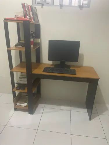 Vendo escrivaninha semi nova