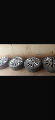 Rodas 17 do linia pneus 70% rodas pintadas recentemente 
