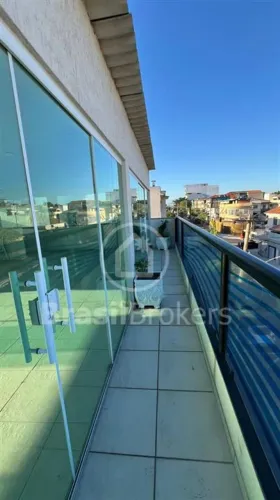 Prédio com um galpão, uma casa com terraço, uma Kitnet e uma loja em Ramos