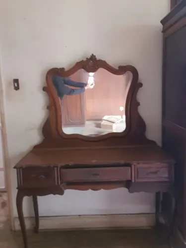 Móveis estilo colonial em madeira