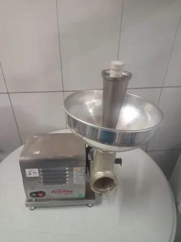 Despolpadora de Leite de Coco Bermar Bivolt