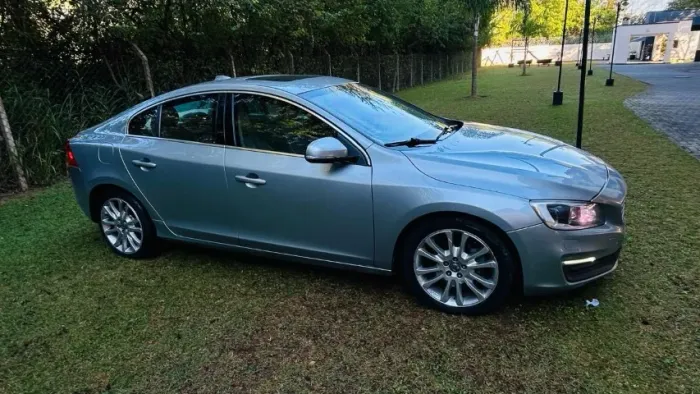 Volvo S60 T-5 Momentum 2.0 245cv 4P 2015