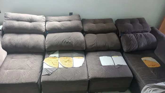 Sofá com ótima base.