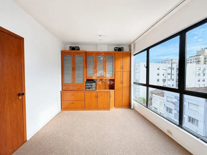 Sala comercial com 1 vaga de garagem em andar alto para venda no bairro Santana, em Porto