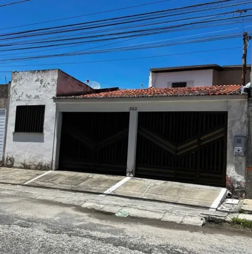 CASA EM RUA PÚBLICA - FAROLÂNDIA [52790]
