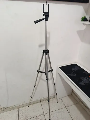 Tripé 1.50mt com suporte para celular e nível / PROMOÇÃO IMPERDÍVEL