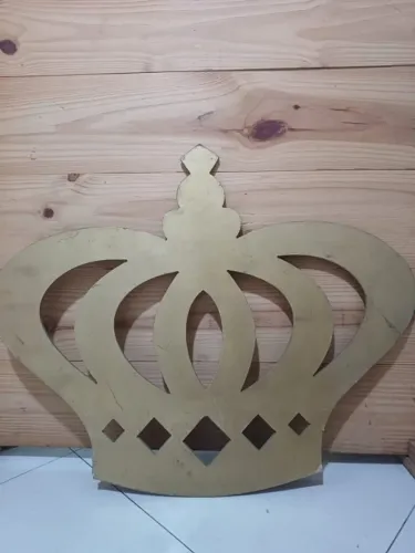 Coroa Dourada em MDF - Decoração Infantil e Temática