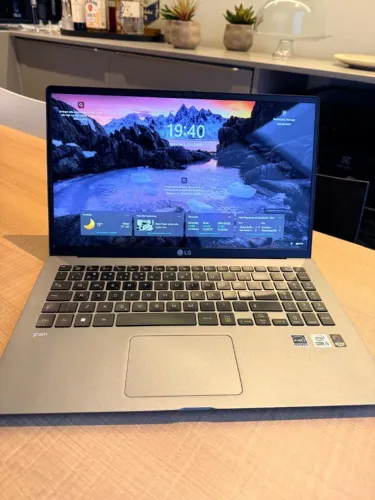 Notebook LG Gram 15,6" i5 8GB 256GB SSD - 1,1kg - Única dona c/ NF