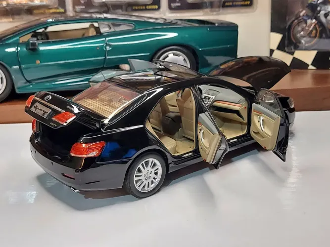 1:18 Paudi Models Toyota Camry