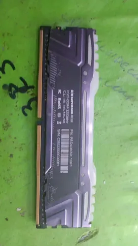 VENDO MEMORIA RAM (PCCOOLER)DDR4 8 Gb 3200 GHZ COM DISSIPADOR LUMINOSO