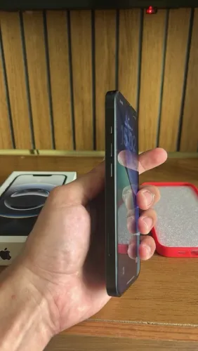 iPhone 16e seminovo