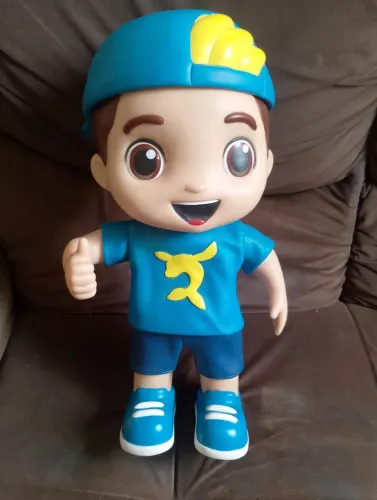Boneco grande Luccas Neto