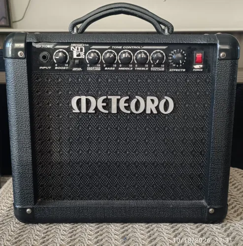 Amplificador Meteoro com efeitos em estado de Novo!