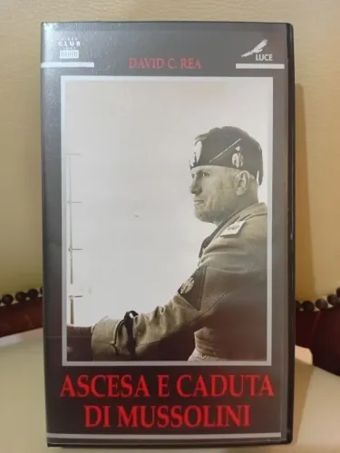 Filme em vhs " Ascesa e Caduta Di Mussolini 