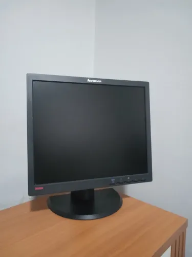 Monitor Lenovo ThinkVision 17 polegadas