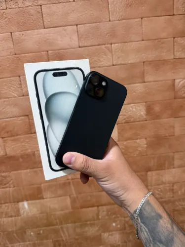 iPhone 15 128gb com garantia e sem detalhes - mando capinha e película