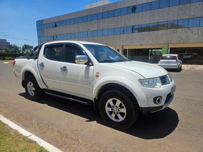 Mitsubishi L200 Triton HPE 3.2 CD TB Int.diesel MEC 2013