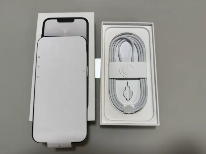 iPhone 16e