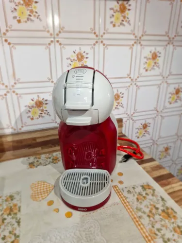 Cafeteira Dolce Gusto Mini Me vermelha