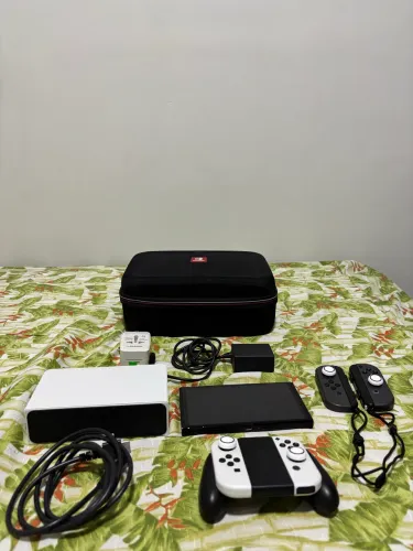 Nintendo Switch OLED + Controle Extra + Maleta | Conservado