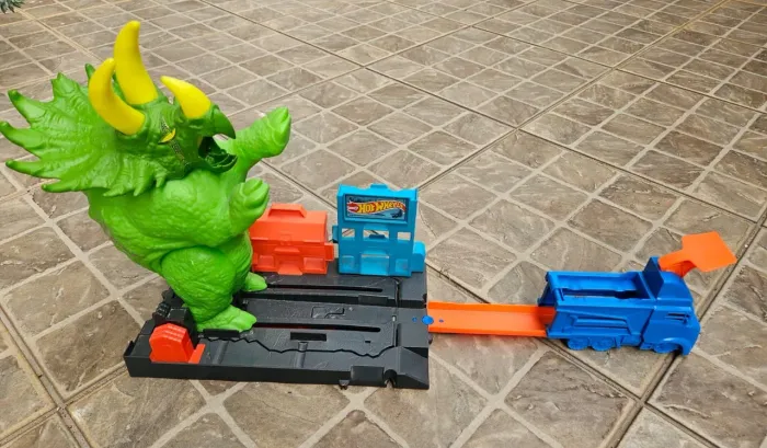 Pista hotwheels city ataque do triceratops!!! Otimas condições!!