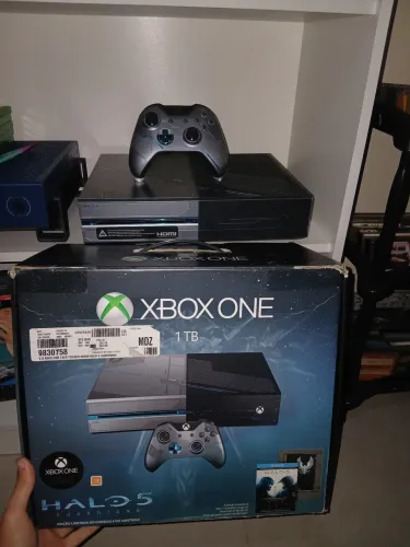 Xbox One Fat de 1TB, Edição Limitada Halo 5: Guardians.