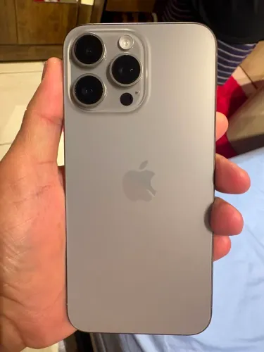 Vende se celular conservadíssimo